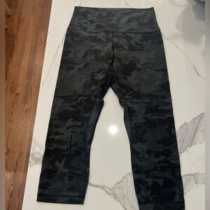 Size 8 cropped camo lululemon leggings